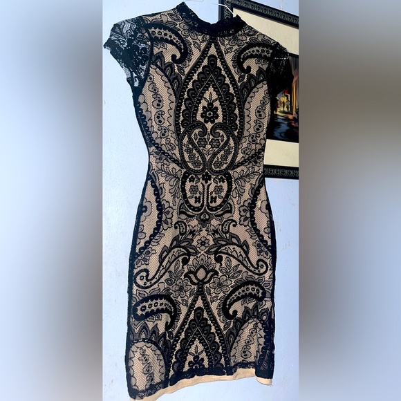 Lace Dress - Picture 2 of 5